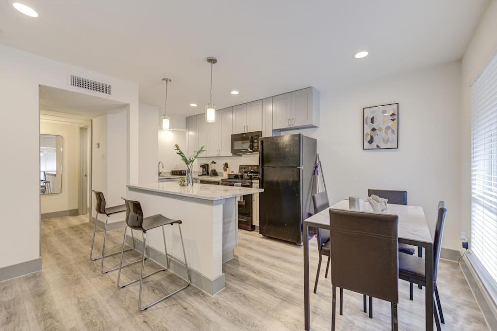 Perfect With King Bed, Free Parking, Free Wi-fi Apartment Houston
